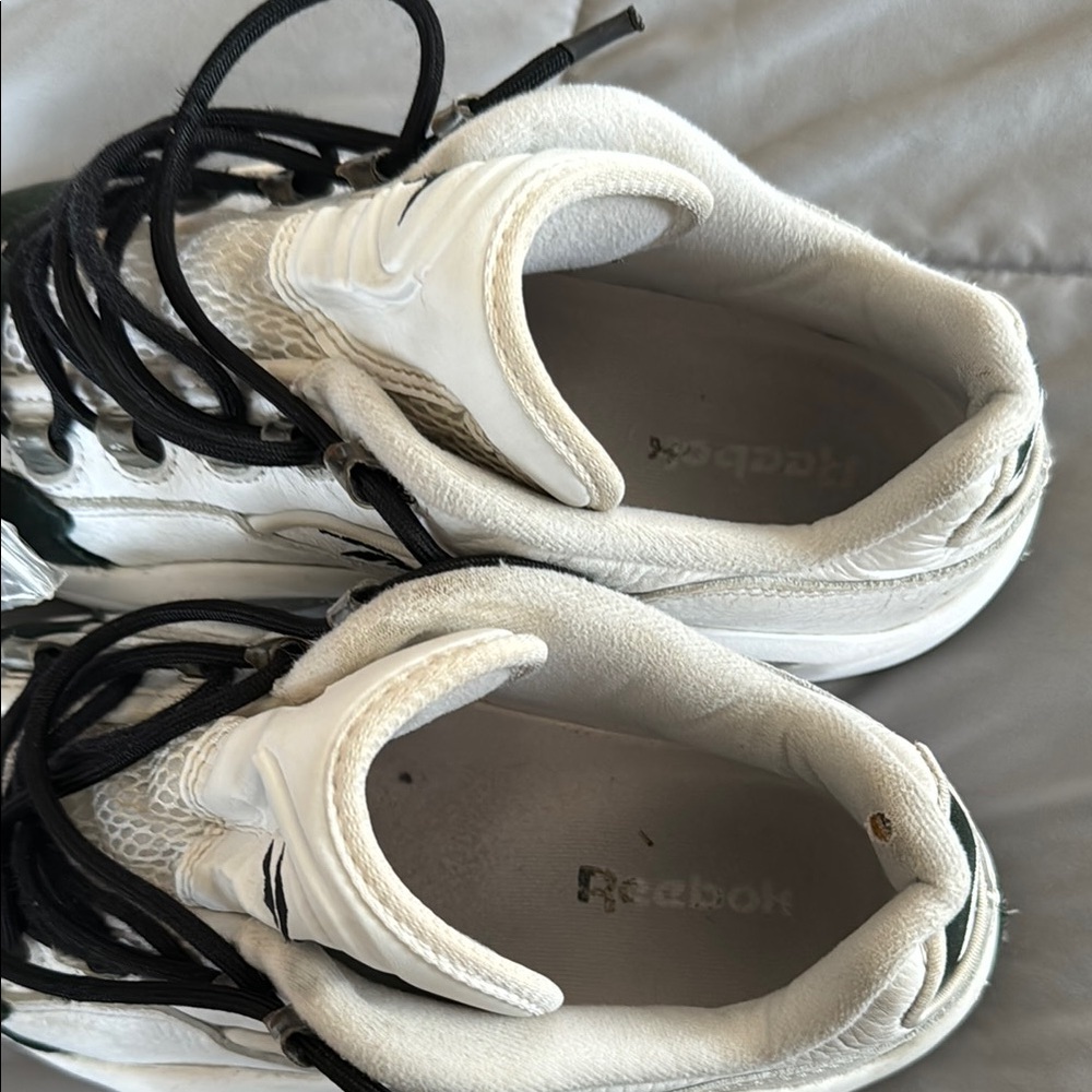 Allen Iverson’s Reebok Questions in
White and Black size 9.5 - Picture 3 of 6